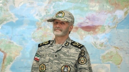 فرمانده ارتش: عاملان ترور دبیر شورای عالی امنیت ملی پاسخ سخت می‌گیرند