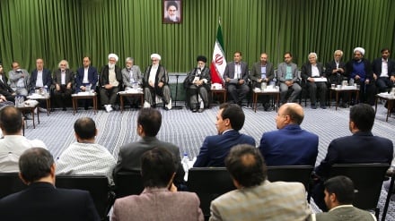 شنیدنی‌های محمدکاظم کاظمی از جلسات شعر با رهبر شهید انقلاب