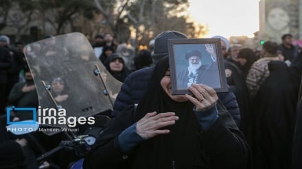 سوگواری در میدان انقلاب