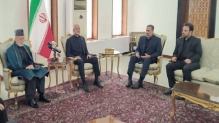 کرزی در سفارت ایران: ما را در غم شهادت آیت‌الله خامنه‌ای شریک بدانید