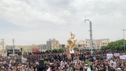 بدرقه تا بهشت؛ پیکر ۱۶۵ دانش‌آموز و آموزگار شهید در میناب تشییع شد