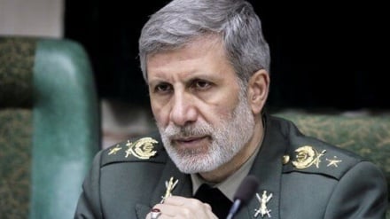 امیرحاتمی: دست در دست سپاه از تمامیت ارضی ایران دفاع می‌کنیم