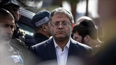 Siedler in Arad empfangen zionistischen Minister mit Protest: „Nazi, verschwinde aus meiner Stadt“