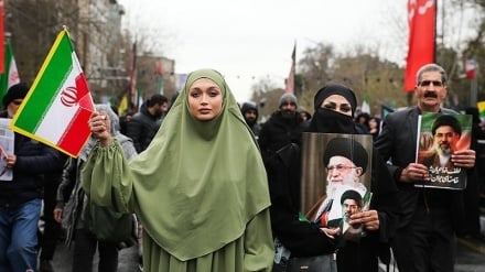 Utenti di X: «Il mondo si sta innamorando dell'Iran. Khamenei? Un grande politico»