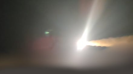 موشک‌های کروز ارتش ایران ناو آبراهام لینکلن را هدف قرار دادند + ویدیو