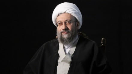 Ayatollah Larijani: «L’Esercito iraniano darà una dura lezione ai criminali»
