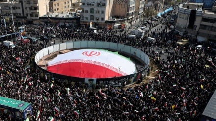 Prosesi Pemakaman Syuhada Kapal Dena, Ali Larijani, dan Gholam Reza Soleimani