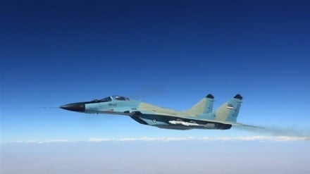 מטוסי קרב של צבא איראן מסיירים בשמי טהרן