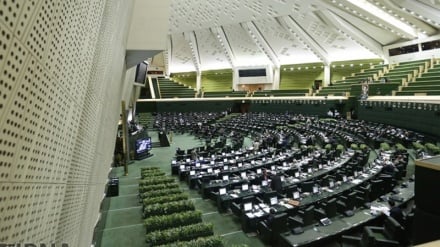 Deputetë e Parlamentit Islamik të Iran: Qëndrojmë përkrah liderit të Revolucionit Islamik