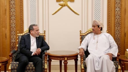 עראקצ'י הגיע למוסקט, עומאן