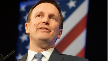 Американский сенатор назвал решение Трампа о блокаде Ормузского пролива «глупым»/  The New York Times: военная авантюра Вашингтона в Иране повторяет модель американских поражений.