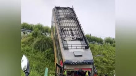 هندي کشمیر کې د بس چپه کېدو له امله ۱۴ کسان مړه او ۱۸ نور ټپیان شوي