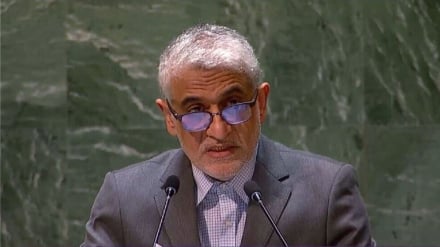 在分别致函联合国时；伊朗抗议美国利用五国领土和领空