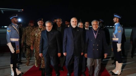 رئیس مجلس ایران در فرودگاه اسلام‌آباد: به طرف مذاکره اما اعتماد نداریم