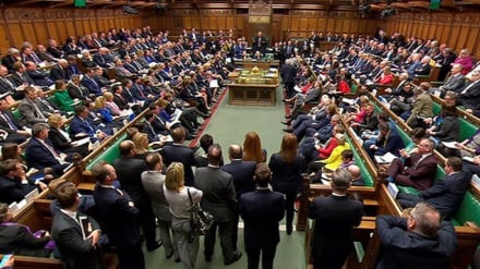 Parlamenti Britanik është bërë qendër kritikash ndaj SHBA-së dhe regjimit izraelit / Pasojat e luftës kundër Iranit janë të rrezikshme për botën