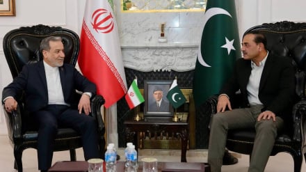 পাকিস্তানি সেনা কমান্ডারের সাথে আরাকচির বৈঠক 