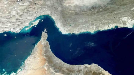 Eksperti kinez: Irani pengoi politikat amerikane në Ngushticën e Hormuzit / Ekonomisti kamboxhian: Agresioni ushtarak ndaj Iranit çoi në de-dollarizim