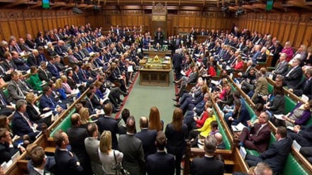 د انګلستان په پارلیمان کښې په امریکې او د اسرائیلو په رژیم سختې نیوکې شوې دي