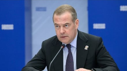 *Medvedev: Kimse Trump'ın Dünyanın Petrolünü Almasına İzin Vermeyecek / Zakharova: ABD'nin Hürmüz Boğazı'nı Kuşatma Girişimi Yasa Dışıdır*