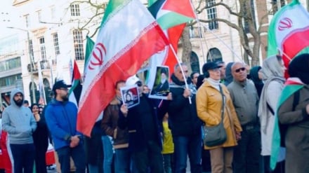 Гаага, Нидерланды — место демонстрации осуждения нападения на школу в Минабе