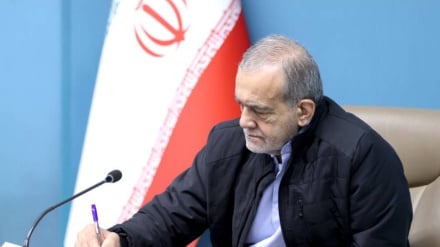 Pezeşkiyan: İran milleti adına Papa'ya yapılan hakareti kınıyorum