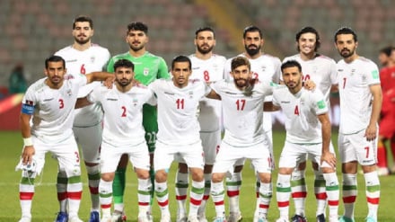 د میلان او یوونتوس په لوبه کې د ایران د اسلامي جمهوریت د بیرغ رپېدل 