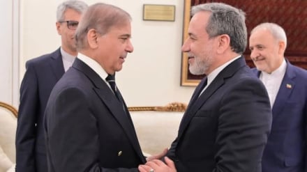 Shqyrtimi i zhvillimeve rajonale dhe ndërkombëtare në takimin midis ministrit të Jashtëm iranian dhe kryeministrit pakistanez