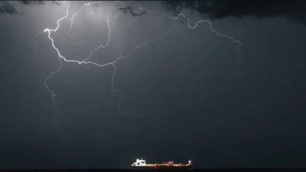 Trump’ın Hürmüz Boğazı’nı tamamen kapatma tehdidinin ardından enerji taşıyıcılarının fiyatında keskin artış