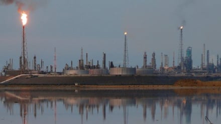 湾岸諸国の産油量が1450万バレル減少