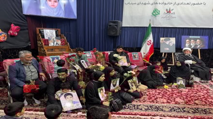 محفل «دست‌های ایران» در مشهد؛ همدلی قرآنی مهاجرین افغانستانی با خانواده شهدای میناب
