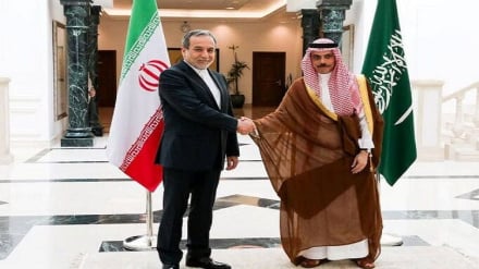 Araghchi zhvillon bisedë telefonike me homologët sauditë dhe katariot mbi zhvillimet rajonale