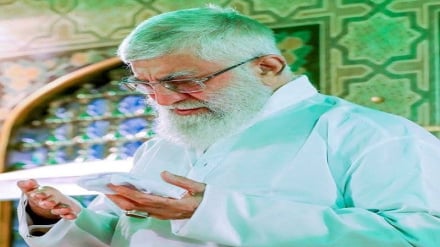 د حضرت امام رضا (ع) په حرم کې د شهيد رهبر آیت‌الله خامنه يي انځورونه