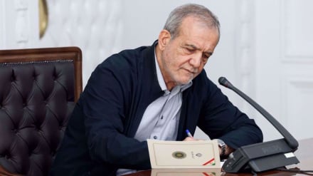 Pezeshkian: 12 Farvardin Hari Kepastian Tekad Historis Bangsa Iran