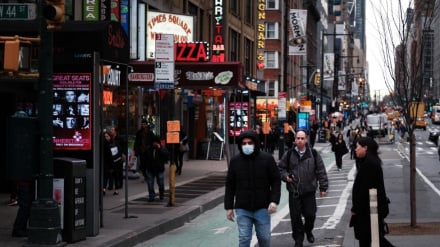 Aumenta el número de estadounidenses que buscan cambiar su ciudadanía / La resolución para limitar los poderes de guerra de Trump vuelve al Senado