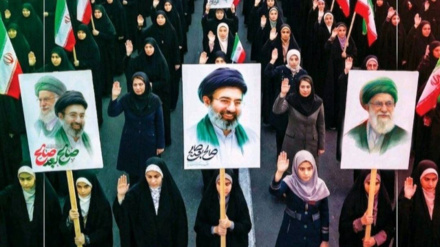 İran’ın Fedakâr Kızlarının Yarın İnkılab Caddesindeki Yürüyüşü