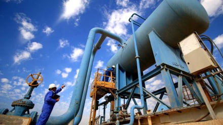 Rückgang der Ölförderung der Anrainerstaaten des Persischen Golfs um 14,5 Millionen Barrel