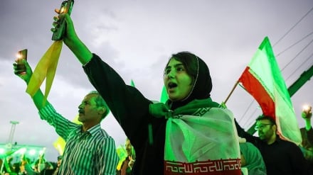 د خپل وطن په دفاع کې د ایران د خلکو وحدت 