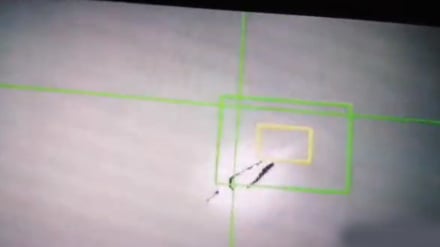 Një avion luftarak agresor i përparuar u rrëzua nga zjarri mbrojtës i IRGC-së