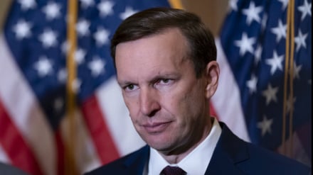 Американский сенатор назвал решение Трампа о блокаде Ормузского пролива «глупым»/  The New York Times: военная авантюра Вашингтона в Иране повторяет модель американских поражений.