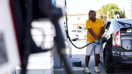 Harga Bensin Naik, Dukungan ke Trump Turun