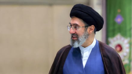 מנהיג המהפכה האסלאמית במסרו לעולי רגל למכה: אומות ואדמות האזור לא יהיו עוד מגנים לבסיסים אמריקאים