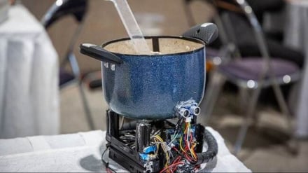 Estudiantes iraníes diseñan “restaurante inteligente” con empleados robóticos