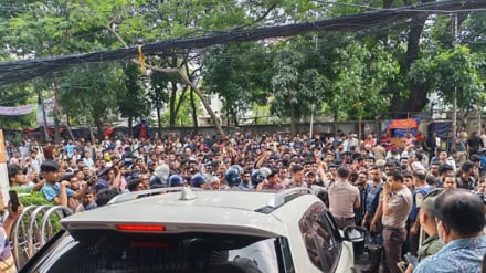 কোরিয়ার ভিসা-প্রত্যাশীদের প্রবাসী কল্যাণ মন্ত্রণালয় ঘেরাও 