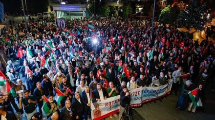 د صمود د کشتیو په کاروان باندې د حملې پرضد اعتراض کښې د اسرائیلو د کنسولګرۍ مخ ته مظاهره وشوه