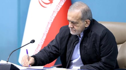 پزشکیان: معلمان معماران اصلی «عزت ملی» و «ایستادگی» هستند