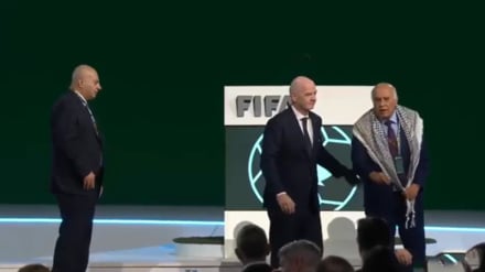 パレスチナ・サッカー協会会長、FIFAの写真撮影要請に応じず