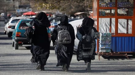 محدودیت‌ها علیه زنان، افغانستان را با کمبود ۲۵ هزار معلم روبه‌رو می‌کند