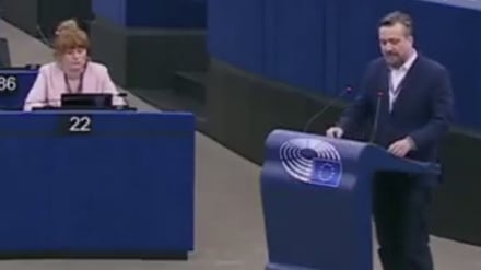 نماینده اسلواکی در پارلمان اروپا: ایرانی‌ها مردمی نیستند که زانو بزنند