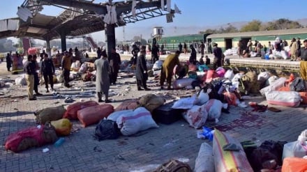 Makumi wauawa katika shambulio la bomu lililolenga kituo cha treni Pakistani