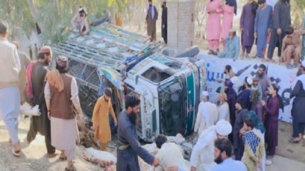 لغمان کې د کډوالو د موټر چپه کېدو له امله د مړو شمېر ۲۲ او د ټپیانو ۳۶ ته لوړ شو